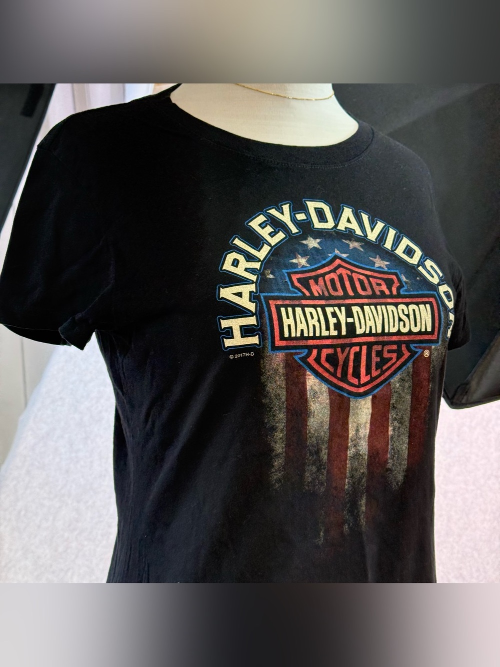 Harley-Davidson Black Tee with Red Wt Blue Shield Graphic Americana St. Louis Mo
